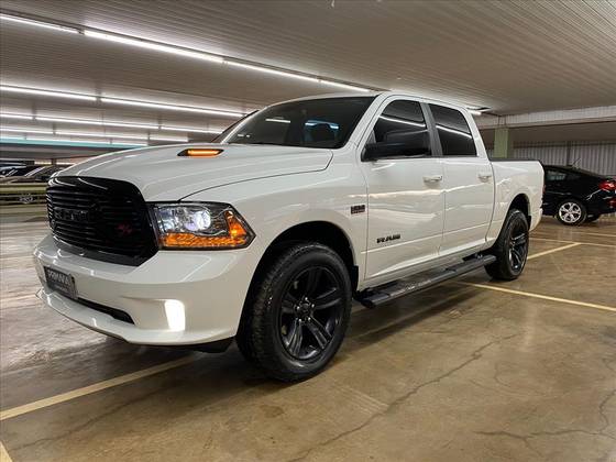 RAM CLASSIC 5.7 V8 GASOLINA LARAMIE CD 4X4 AUTOMÁTICO
